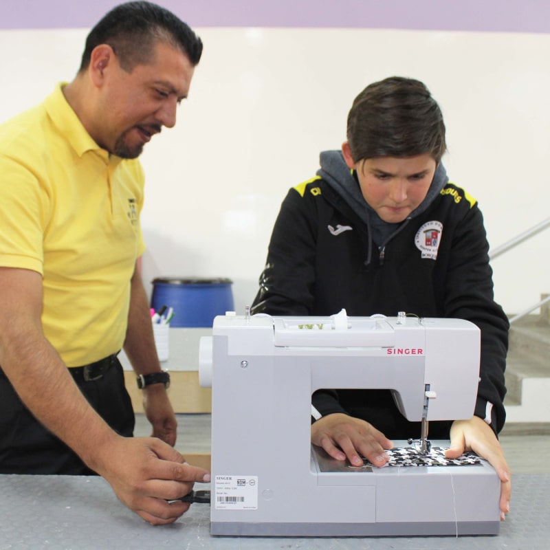 Alumno aprendiendo en Cumbres Bosques